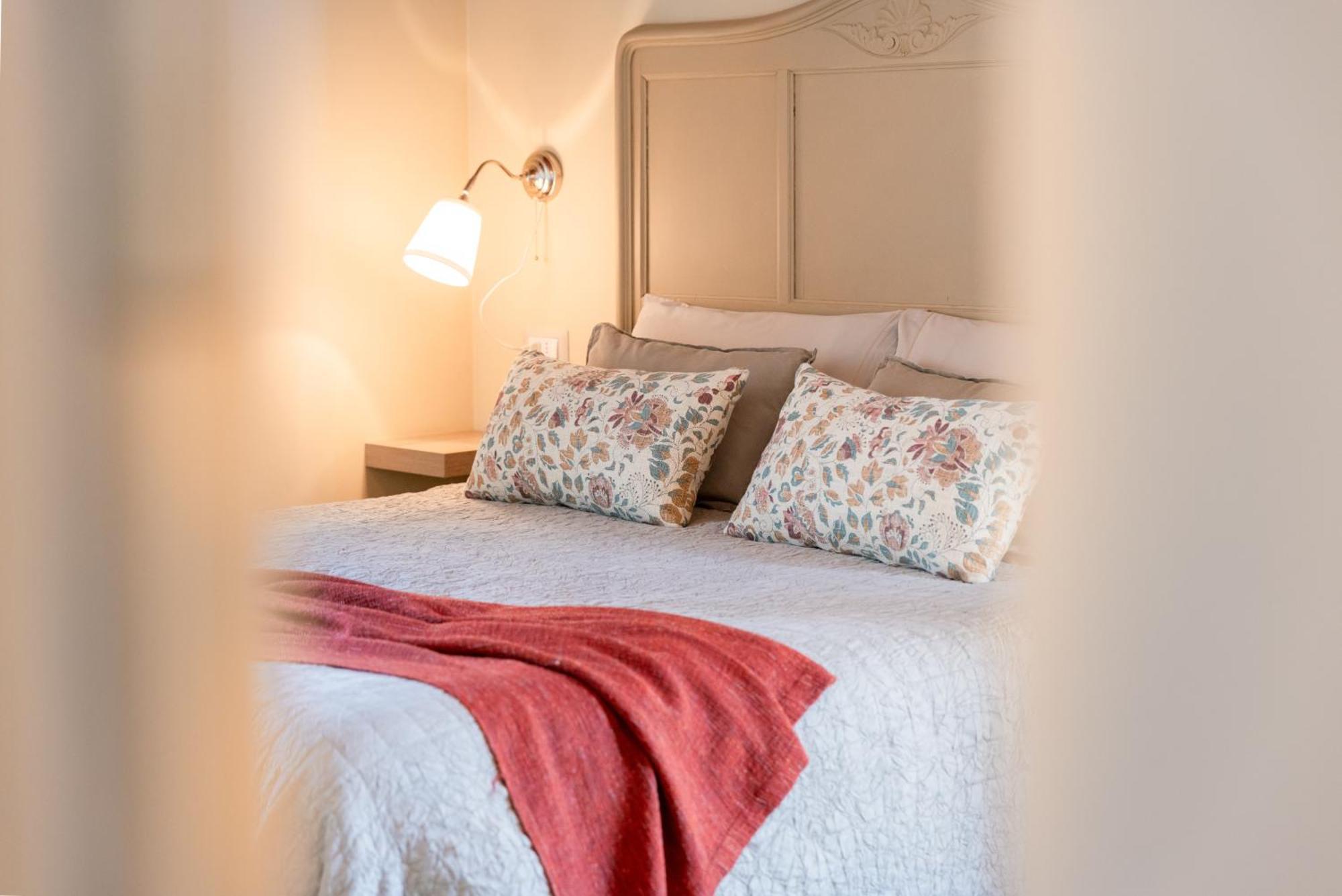 B&B Tra I Laghi Casale Corte Cerro Экстерьер фото